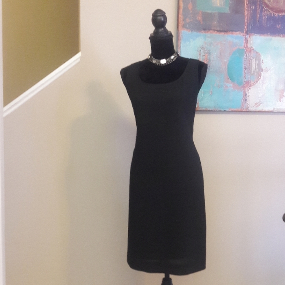 Nikon Studio/ Black/Sleeveless/ Shift Dress